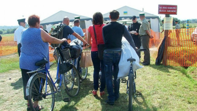 Przejście w Malhowicach miało mieć charakter lokalny i turystyczny. Na zdjęciu tymczasowo otwarte przejście podczas imprezy Dni Dobrosąsiedztwa.